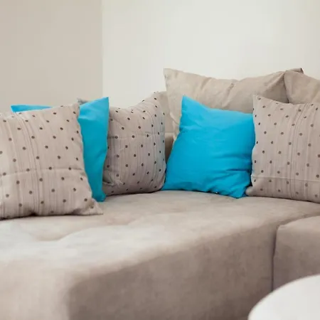 Free Private Garage Apartament