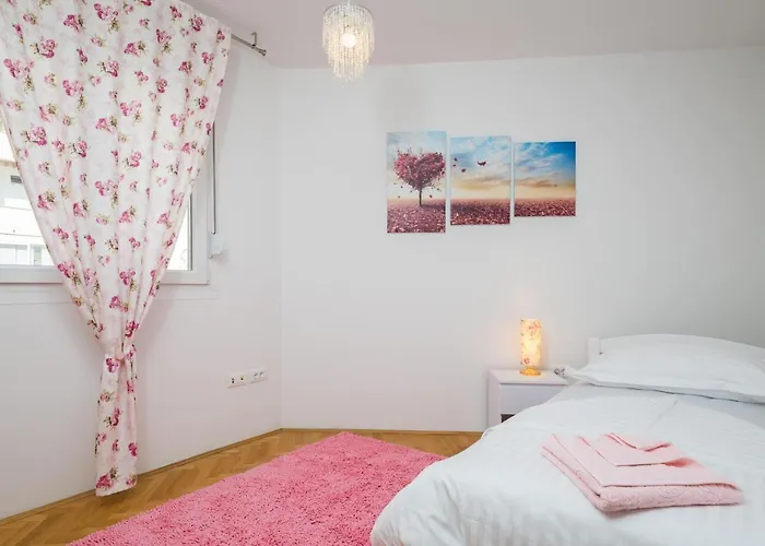 Free Private Garage Apartment *