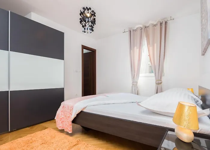 Free Private Garage Split