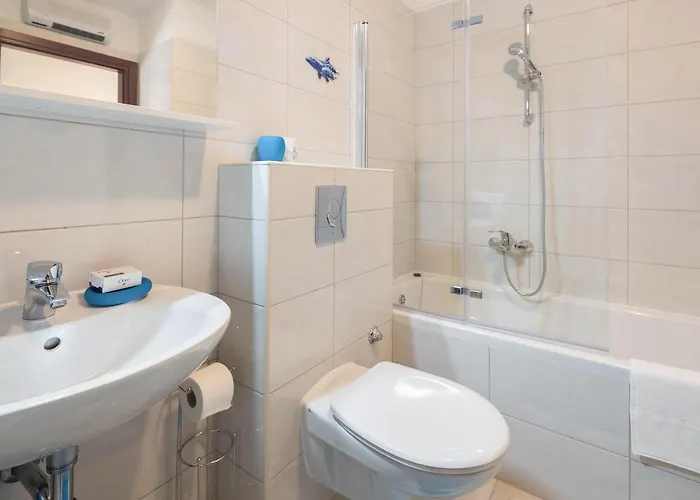 Apartment Free Private Garage Split