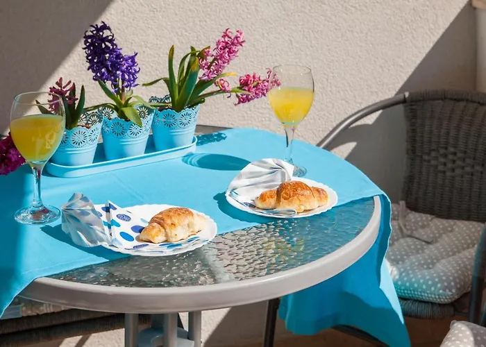 Apartment Free Private Garage Split