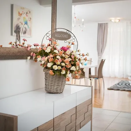 Free Private Garage Daire *