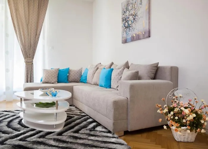 Free Private Garage Split