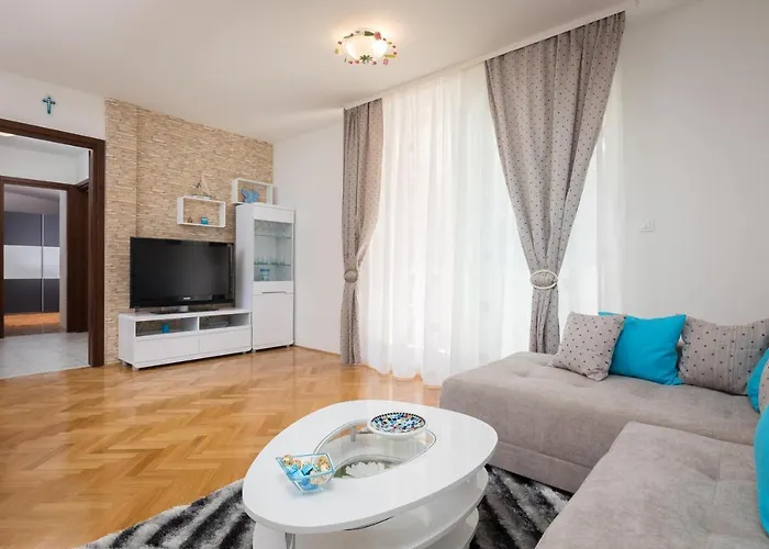 Free Private Garage Appartement *