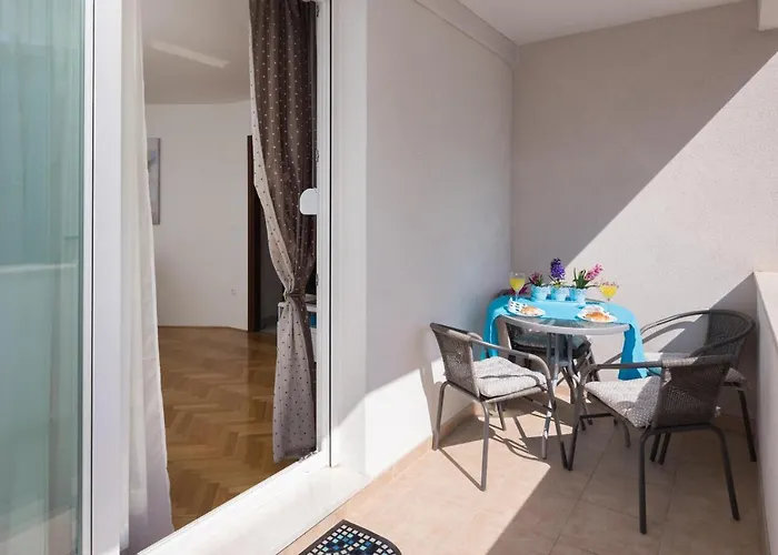 Free Private Garage Split