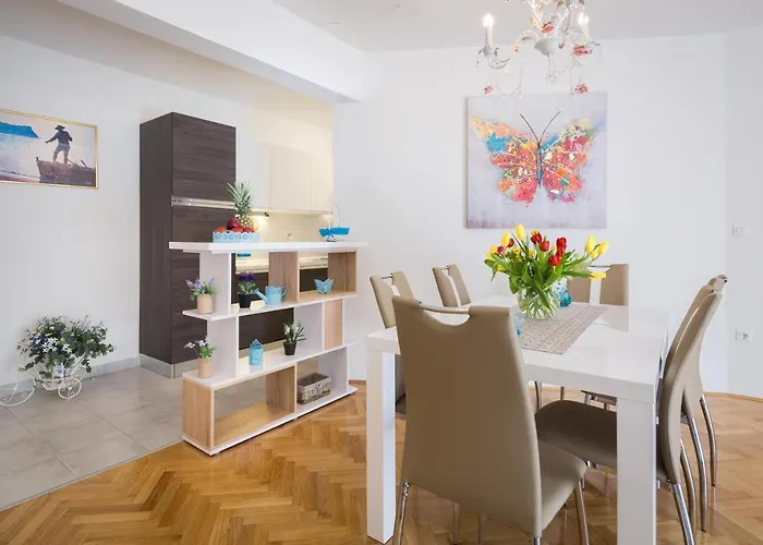 Free Private Garage Split