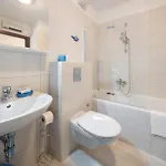 Apartment Free Private Garage Split