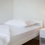 Free Private Garage * Split