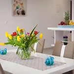 Apartment Free Private Garage Split